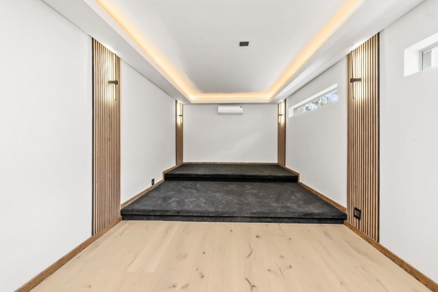 5 Bedroom Property for Sale in Camps Bay Western Cape